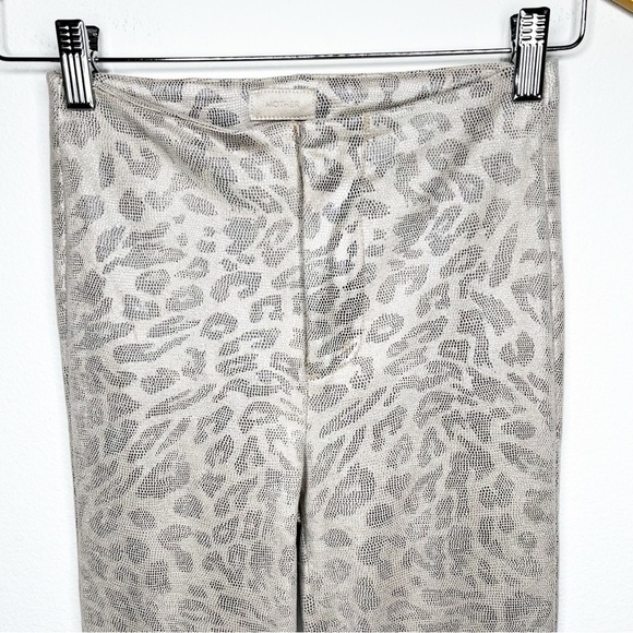 MOTHER Seamless Animal Print Looker Ankle Pants in Running With A Sweet talker - Picture 6 of 12